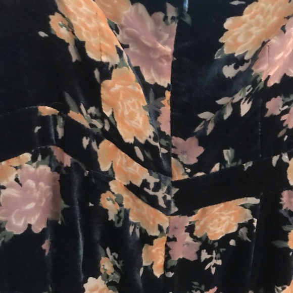 Olivaceous velvet floral romper - Picture 4 of 5